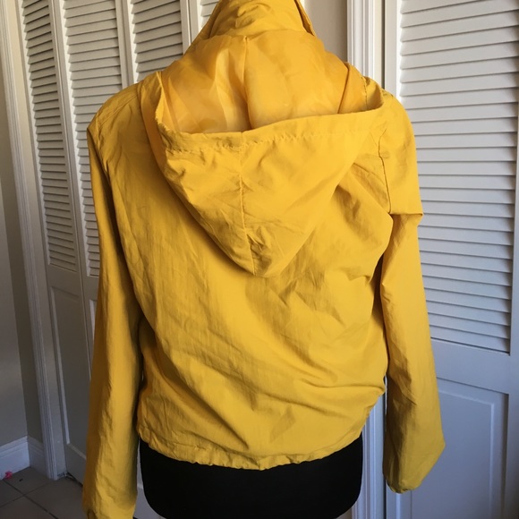 Yellow jacket!😻💛 - Picture 4 of 5